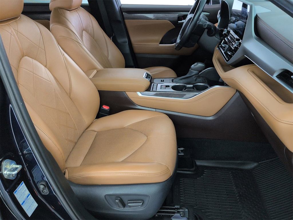 Thumbnail: 2021 Toyota Highlander - 12