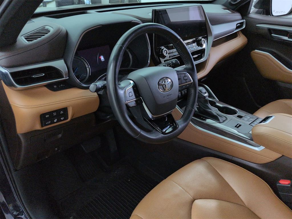 Thumbnail: 2021 Toyota Highlander - 2