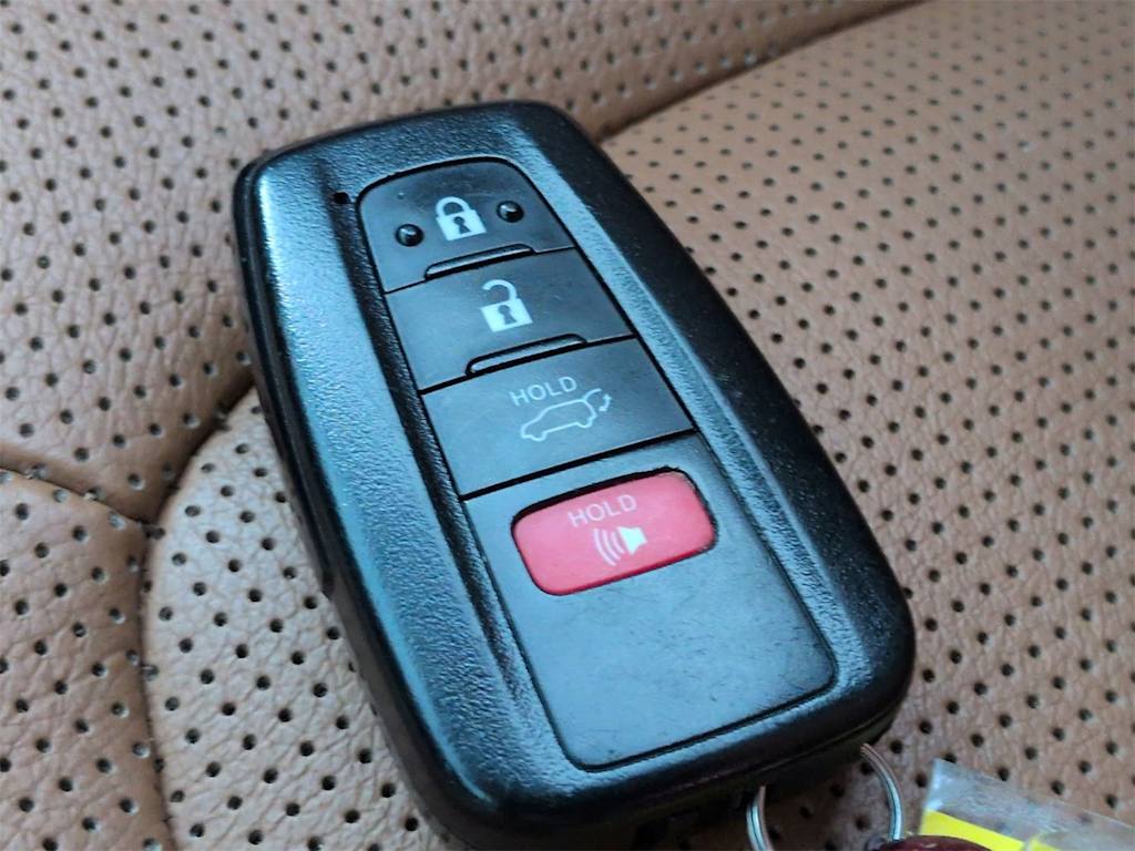 Thumbnail: 2021 Toyota Highlander - 19