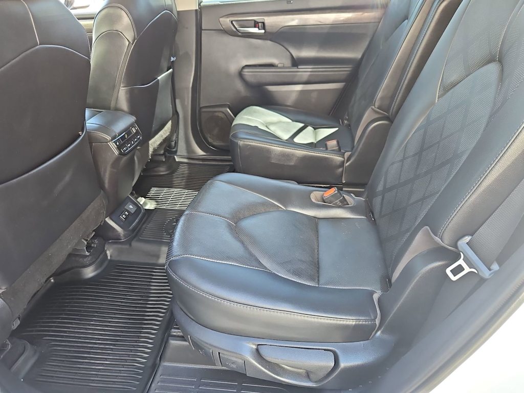 Thumbnail: 2020 Toyota Highlander - 13