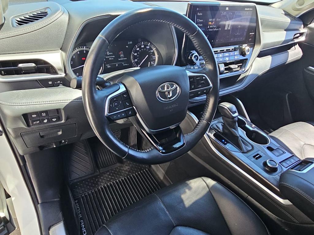 Thumbnail: 2020 Toyota Highlander - 2