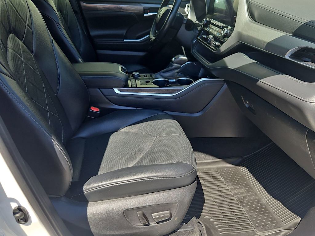 Thumbnail: 2020 Toyota Highlander - 12