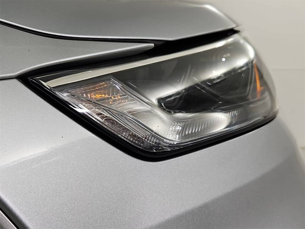 Thumbnail: 2022 Toyota Highlander - 23