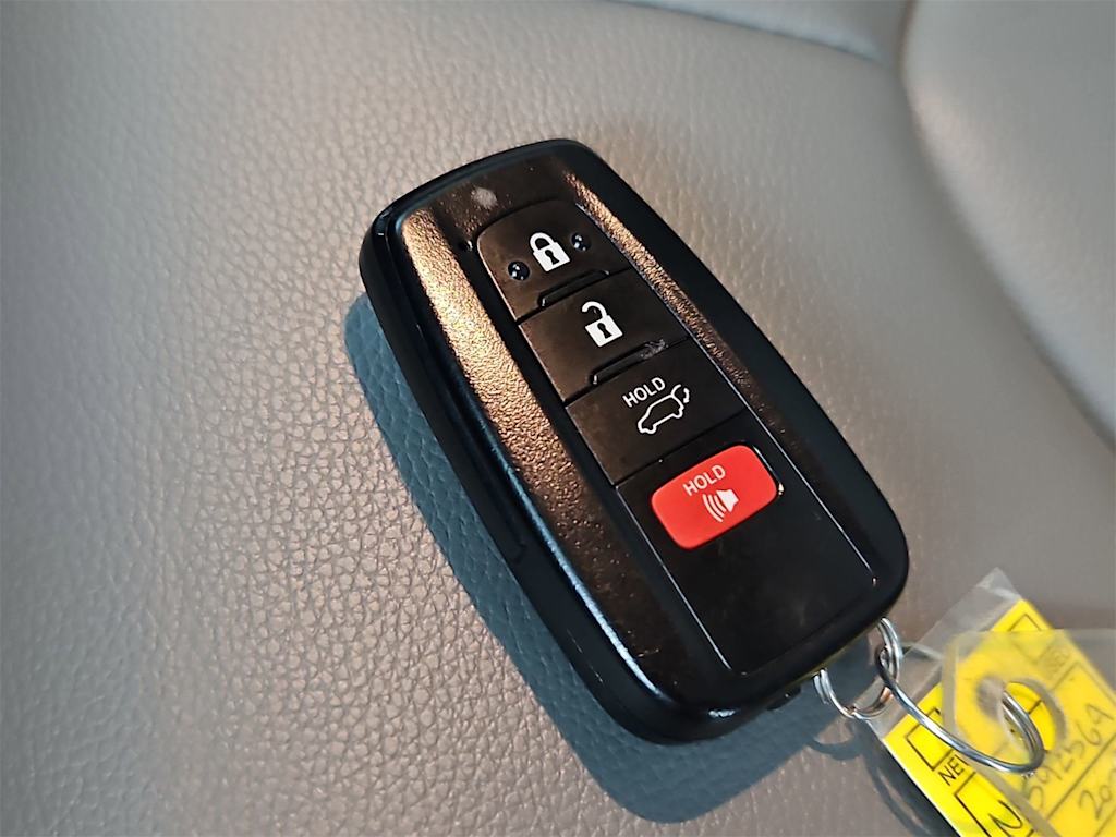 Thumbnail: 2022 Toyota Highlander - 18