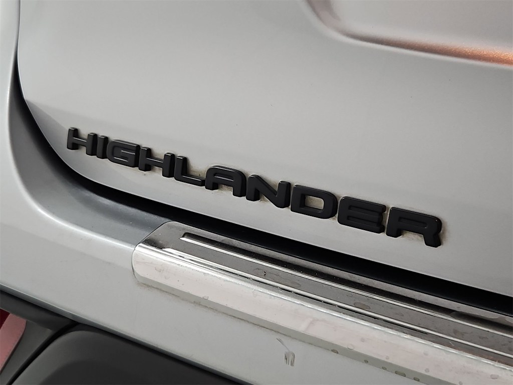 Thumbnail: 2022 Toyota Highlander - 24