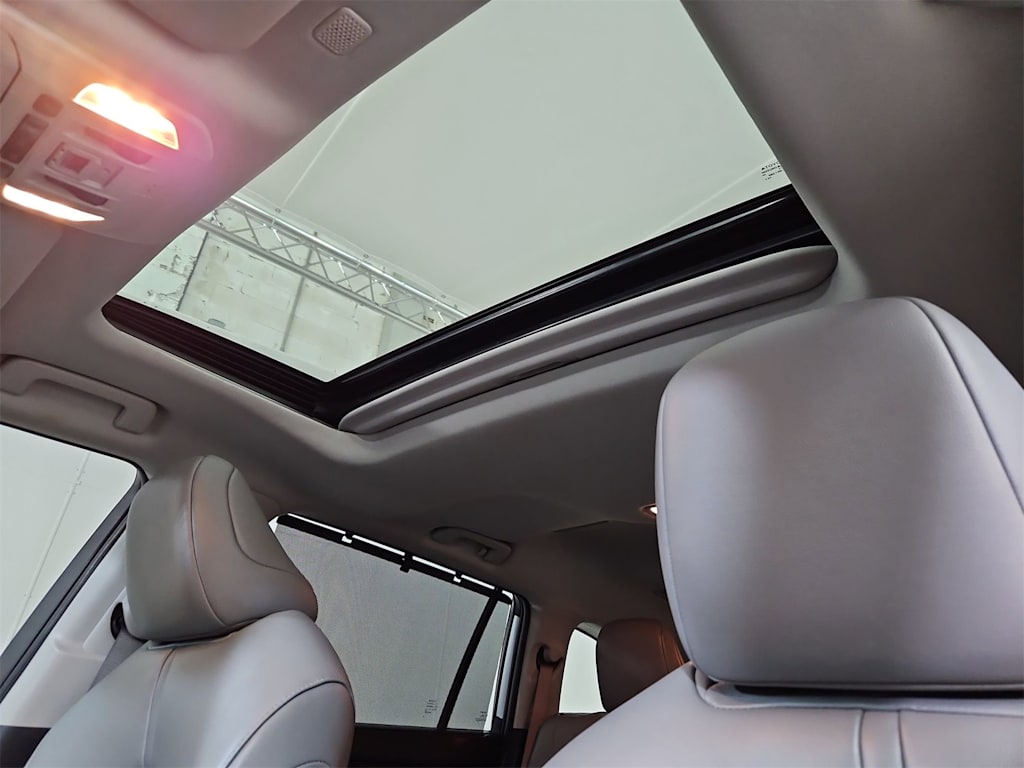 Thumbnail: 2022 Toyota Highlander - 26