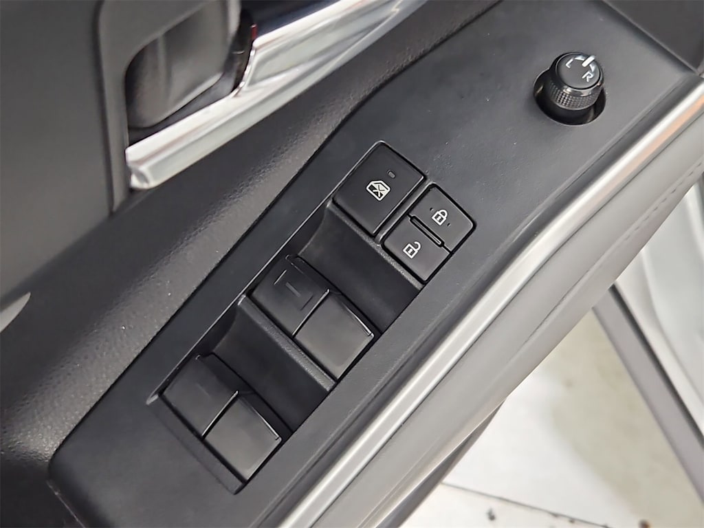 Thumbnail: 2022 Toyota Highlander - 25