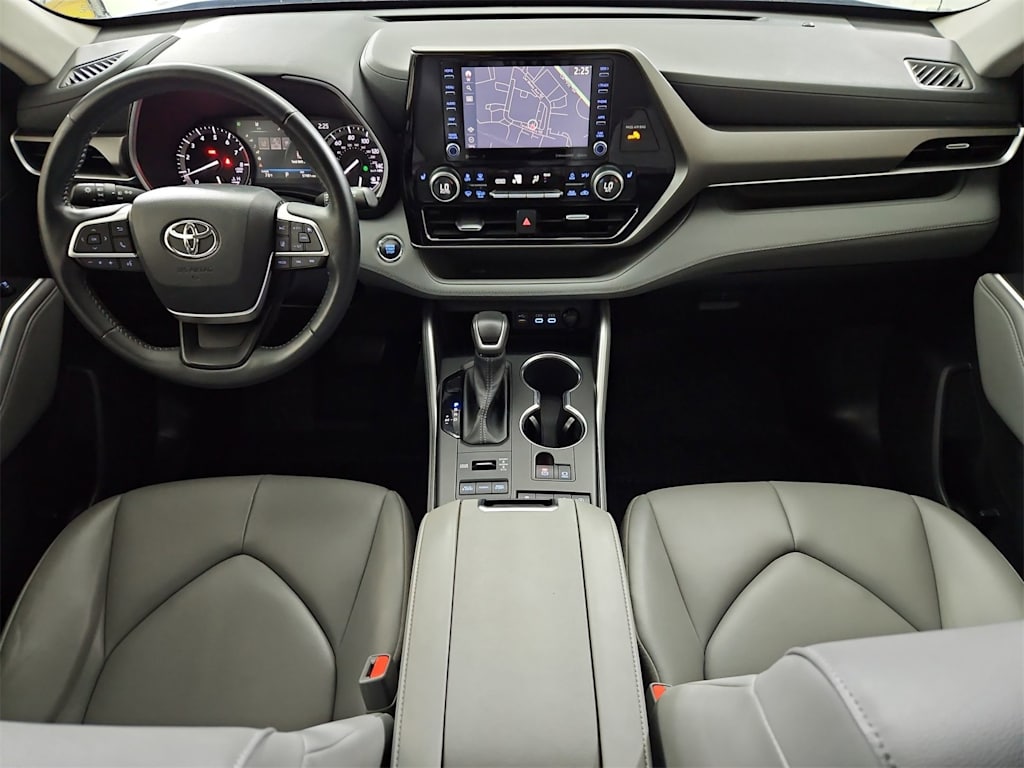 Thumbnail: 2022 Toyota Highlander - 10