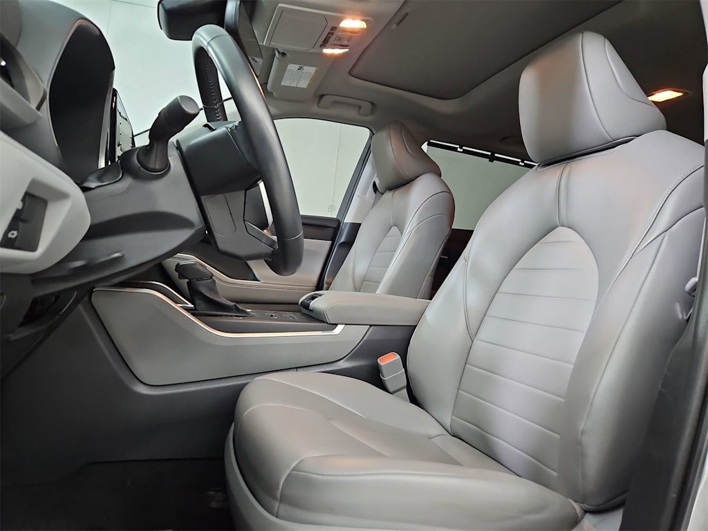 Thumbnail: 2022 Toyota Highlander - 11