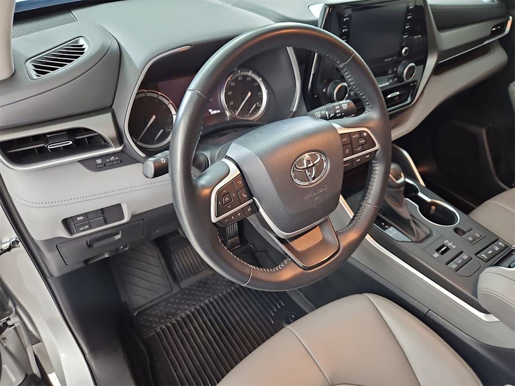 Thumbnail: 2022 Toyota Highlander - 2