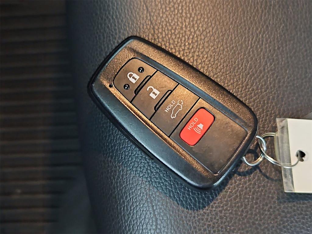 Thumbnail: 2022 Toyota Highlander - 19