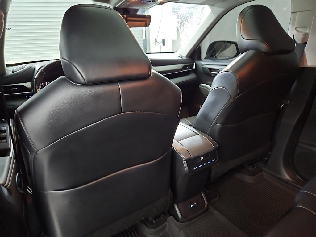 Thumbnail: 2022 Toyota Highlander - 12