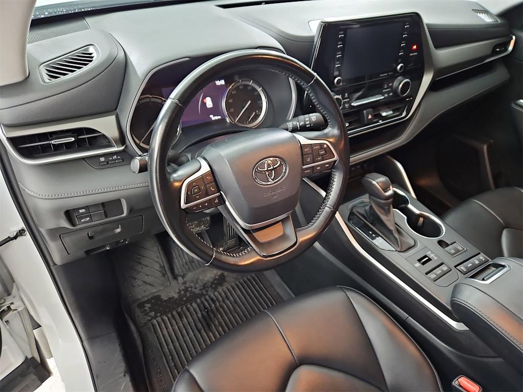 Thumbnail: 2022 Toyota Highlander - 2