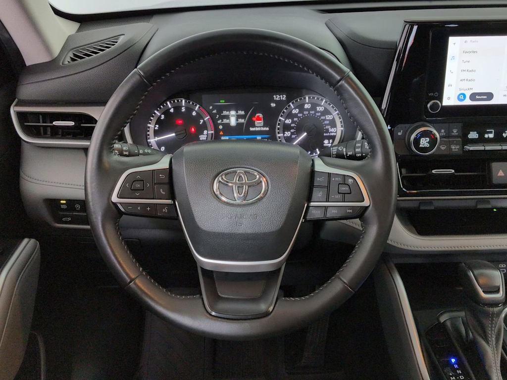 Thumbnail: 2023 Toyota Highlander - 14