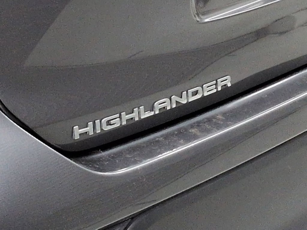 Thumbnail: 2023 Toyota Highlander - 24
