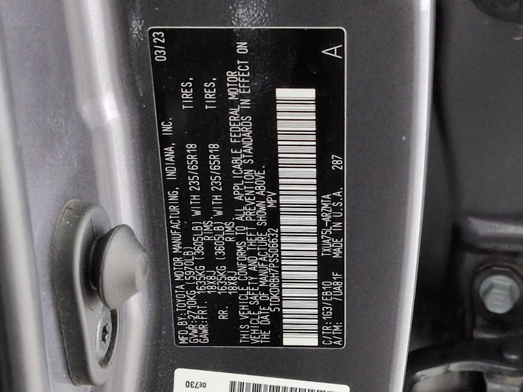 Thumbnail: 2023 Toyota Highlander - 20