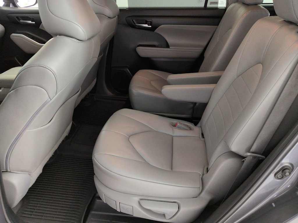 Thumbnail: 2023 Toyota Highlander - 13