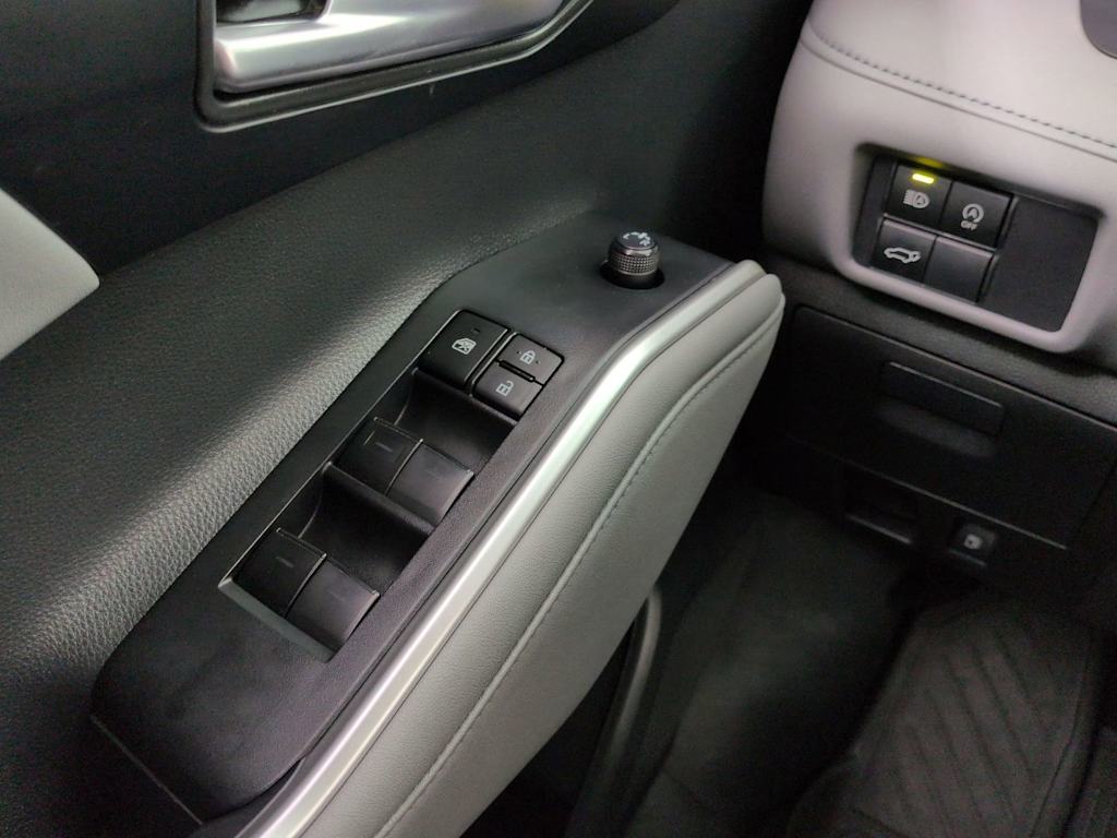 Thumbnail: 2023 Toyota Highlander - 25