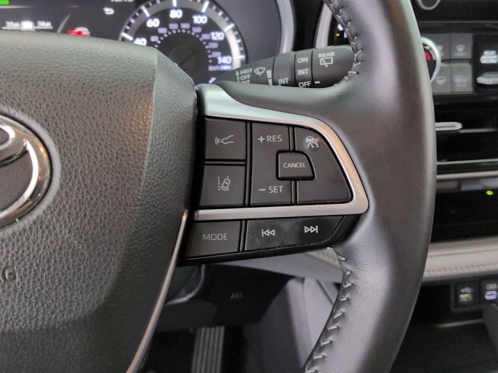 Thumbnail: 2023 Toyota Highlander - 30