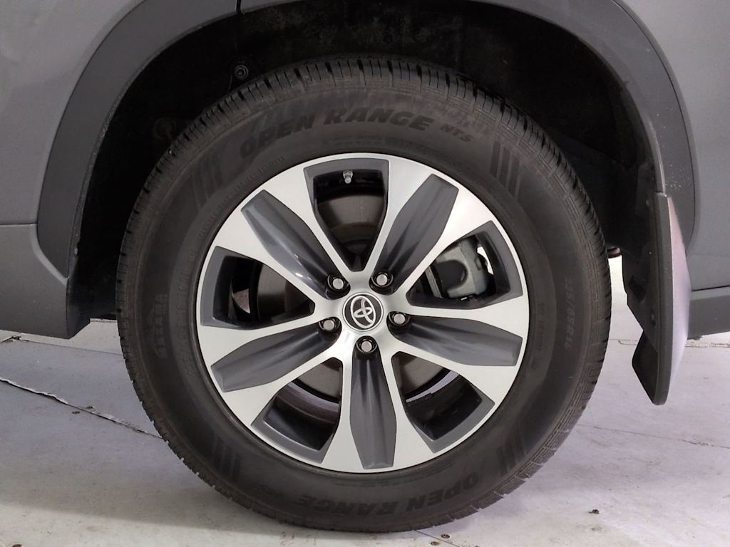 Thumbnail: 2023 Toyota Highlander - 8