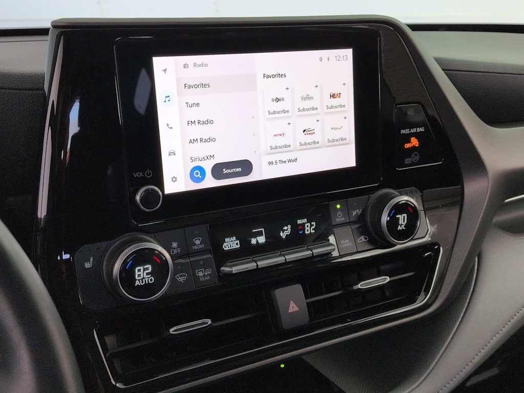 Thumbnail: 2023 Toyota Highlander - 15