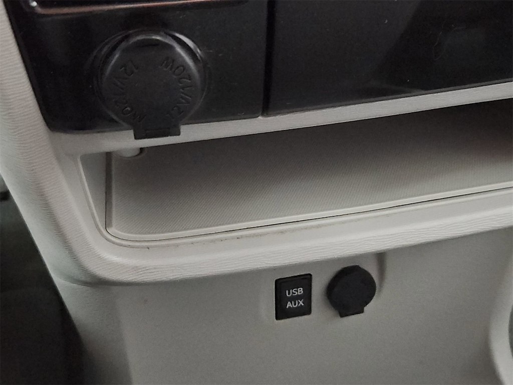 Thumbnail: 2014 Toyota Sienna - 33