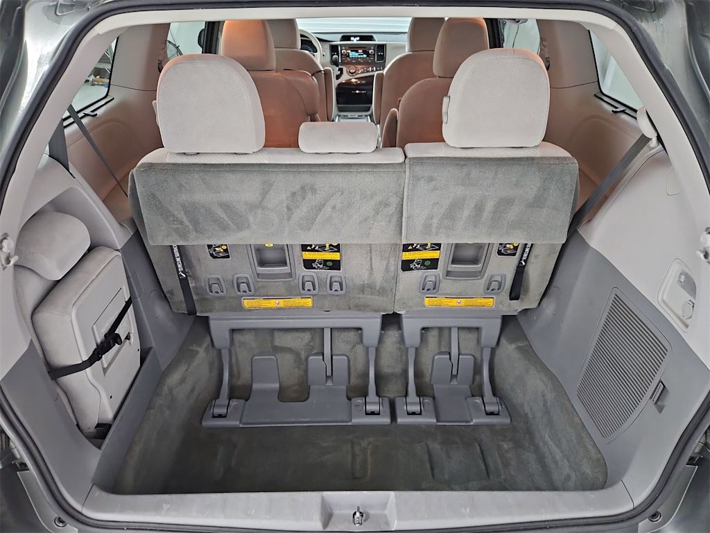 Thumbnail: 2014 Toyota Sienna - 36