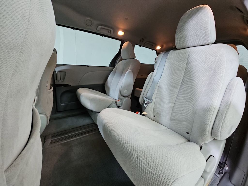 Thumbnail: 2014 Toyota Sienna - 26
