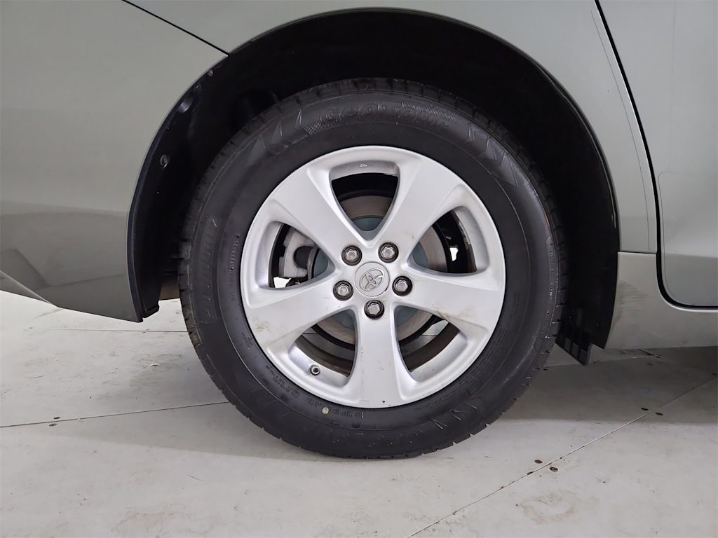 Thumbnail: 2014 Toyota Sienna - 8