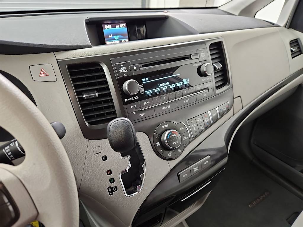 Thumbnail: 2014 Toyota Sienna - 15