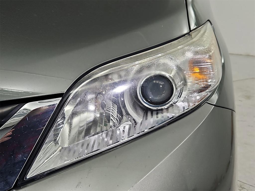 Thumbnail: 2014 Toyota Sienna - 23