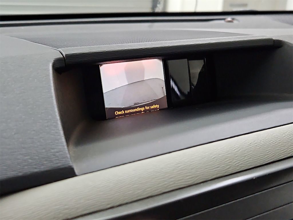 Thumbnail: 2014 Toyota Sienna - 31