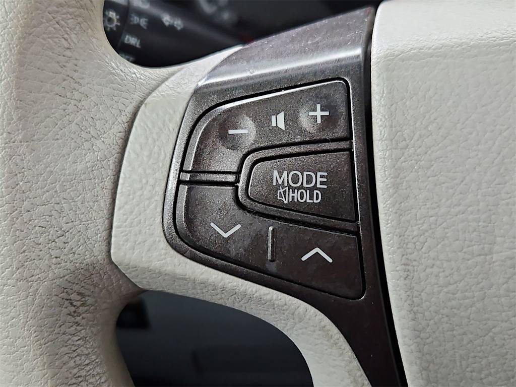 Thumbnail: 2014 Toyota Sienna - 28