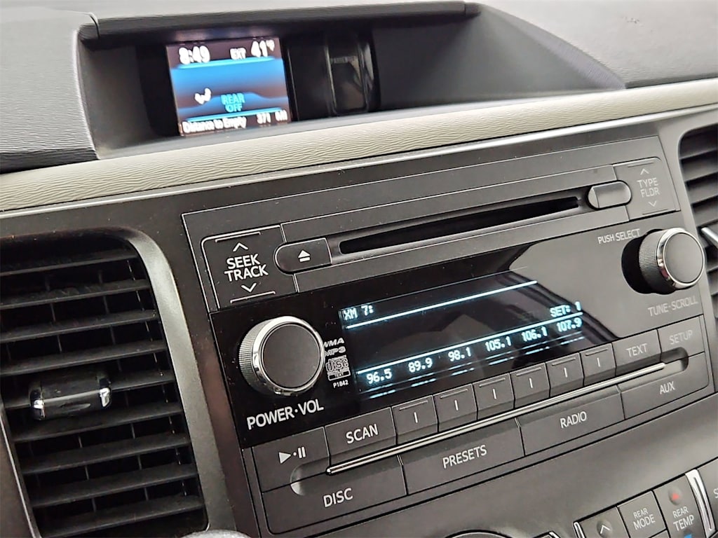 Thumbnail: 2014 Toyota Sienna - 30