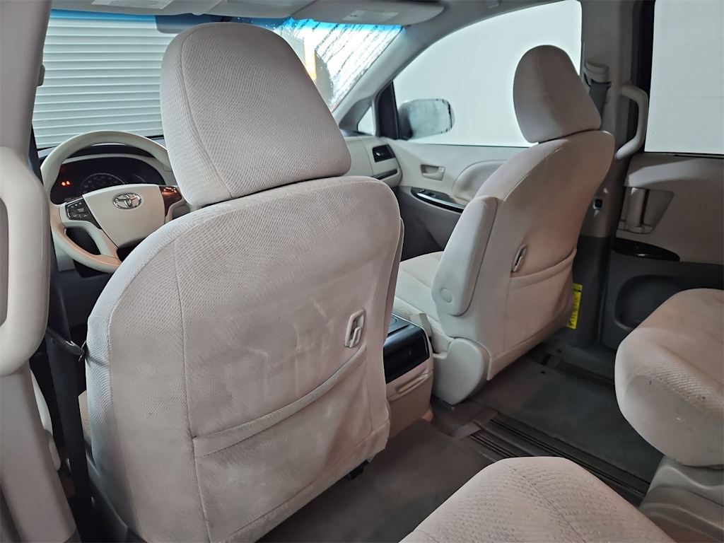 Thumbnail: 2014 Toyota Sienna - 13