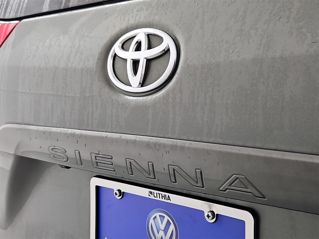 Thumbnail: 2014 Toyota Sienna - 24