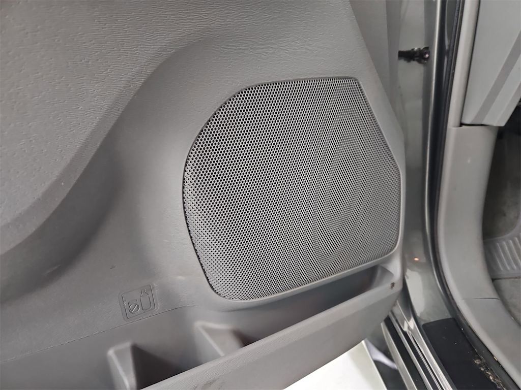 Thumbnail: 2014 Toyota Sienna - 32