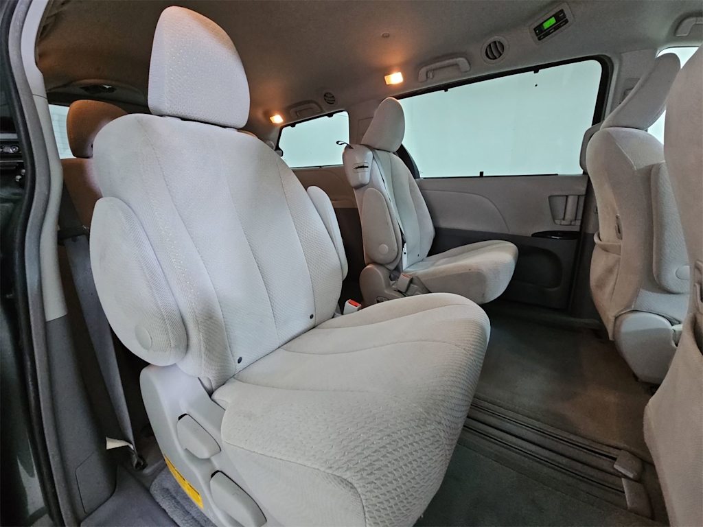 Thumbnail: 2014 Toyota Sienna - 27