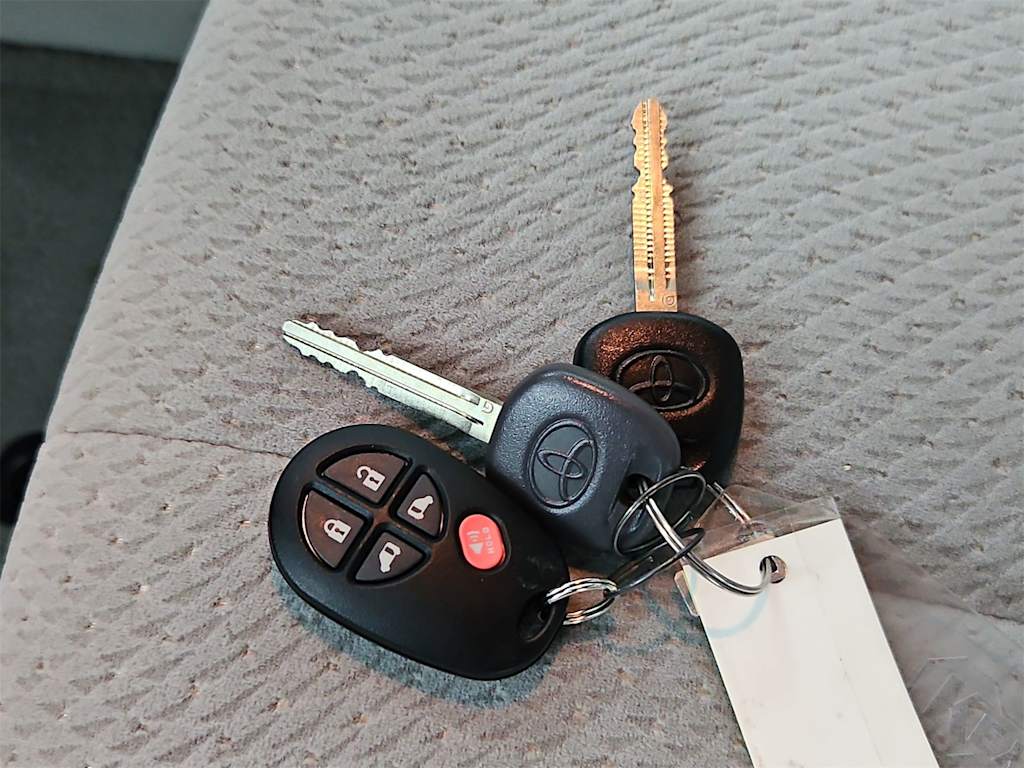 Thumbnail: 2014 Toyota Sienna - 18