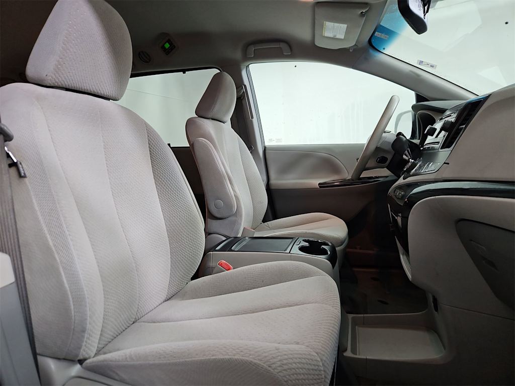 Thumbnail: 2014 Toyota Sienna - 12