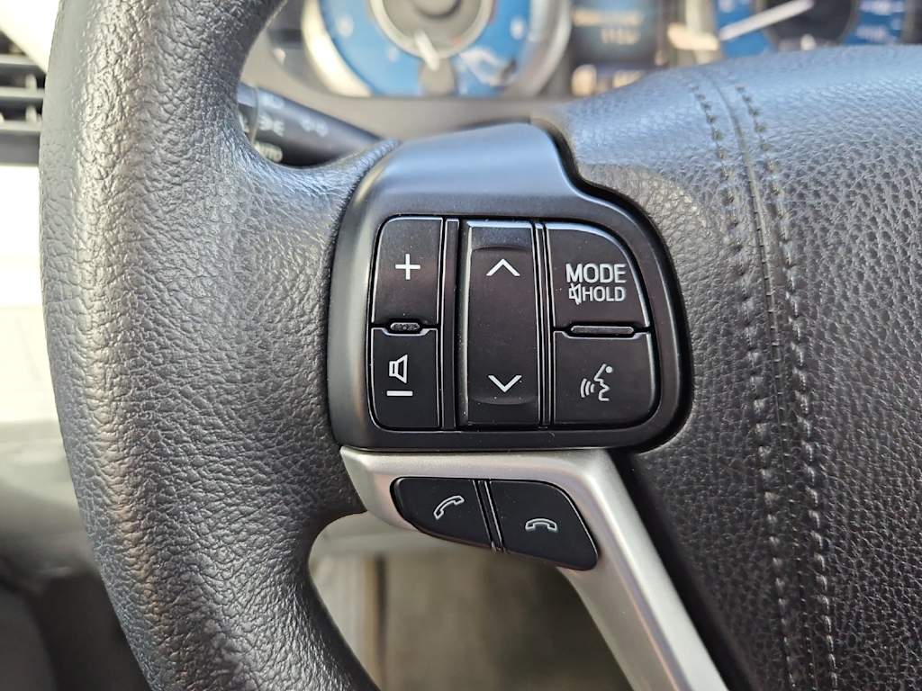 Thumbnail: 2018 Toyota Sienna - 28