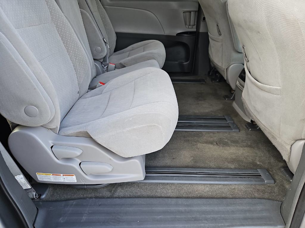 Thumbnail: 2018 Toyota Sienna - 27