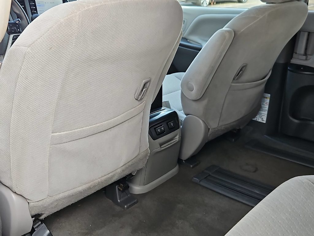 Thumbnail: 2018 Toyota Sienna - 26