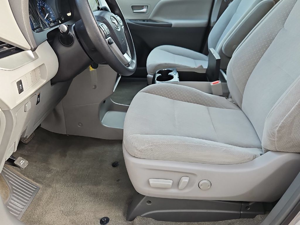 Thumbnail: 2018 Toyota Sienna - 11