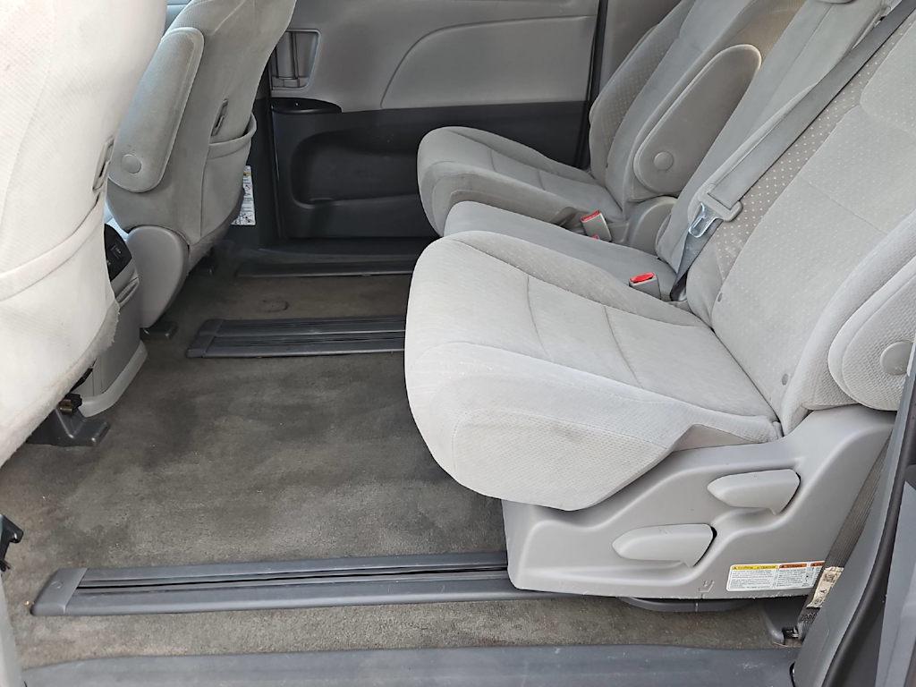 Thumbnail: 2018 Toyota Sienna - 13