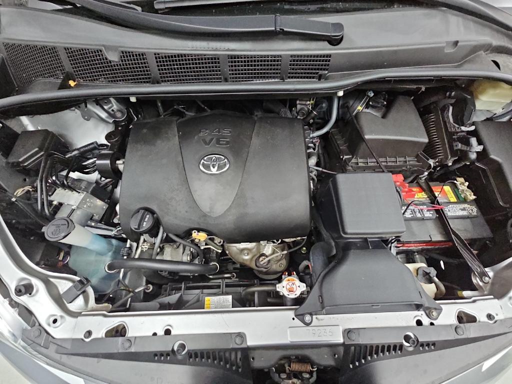Thumbnail: 2018 Toyota Sienna - 9