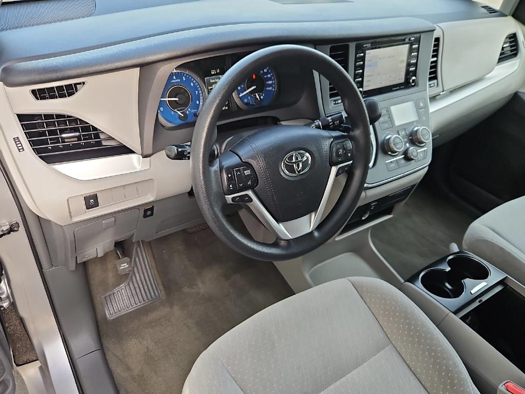 Thumbnail: 2018 Toyota Sienna - 2