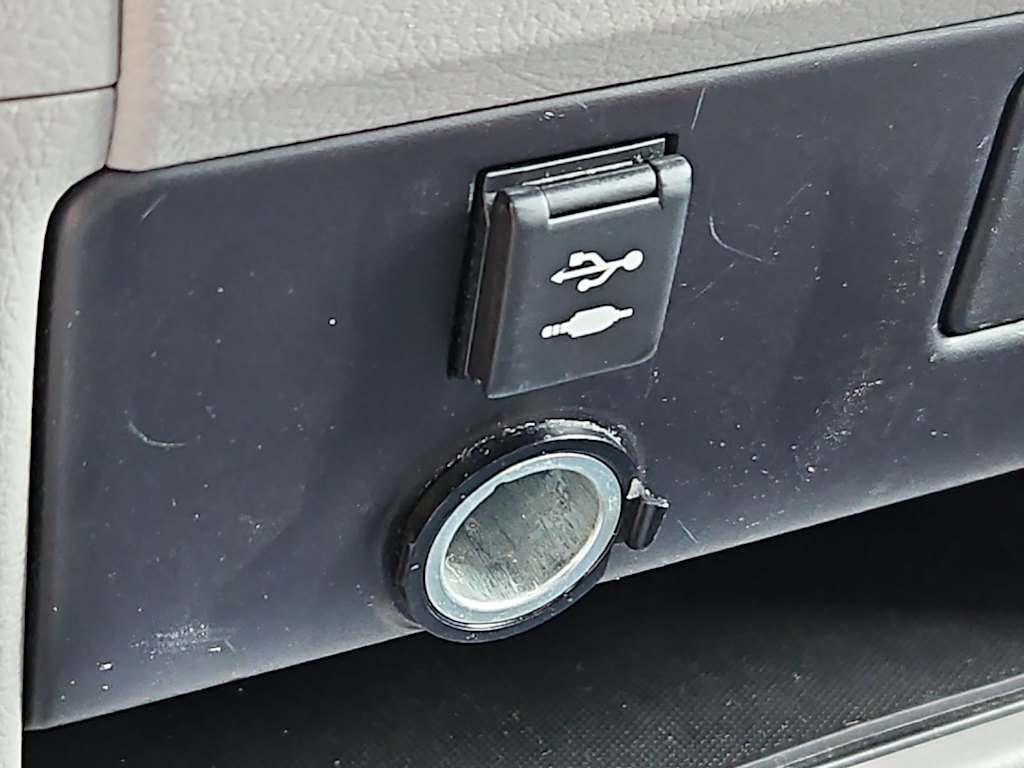 Thumbnail: 2018 Toyota Sienna - 33