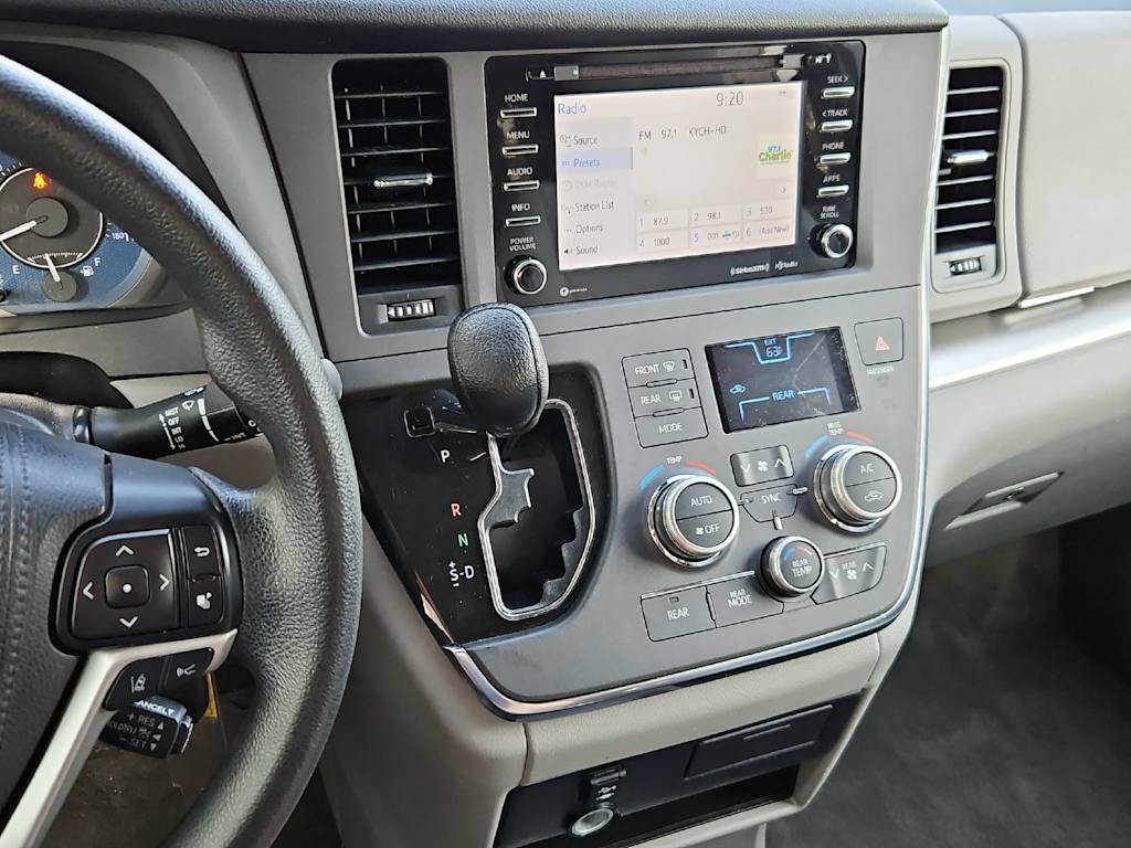 Thumbnail: 2018 Toyota Sienna - 15