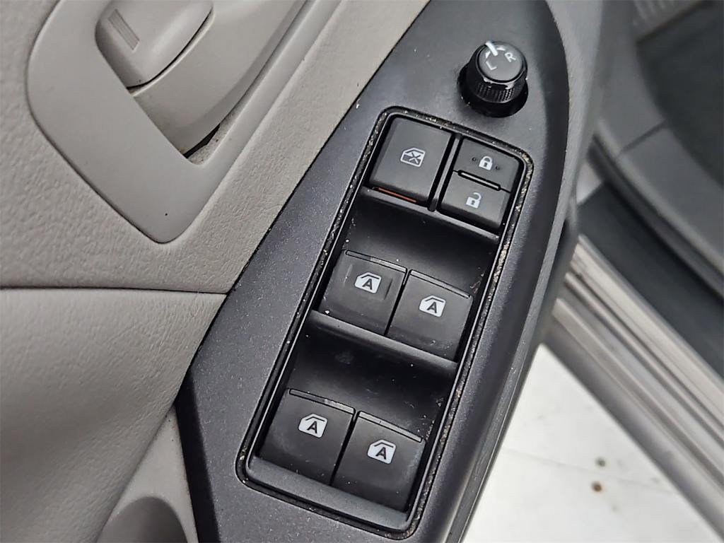 Thumbnail: 2016 Toyota Sienna - 26